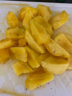 ENSALADA DE MELOCOTÓN Y BURRATA ENSALADA DE MELOCOTÓN Y BURRATA