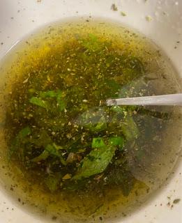 ENSALADA DE MELOCOTÓN Y BURRATA ENSALADA DE MELOCOTÓN Y BURRATA