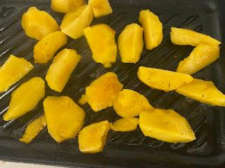 ENSALADA DE MELOCOTÓN Y BURRATA ENSALADA DE MELOCOTÓN Y BURRATA