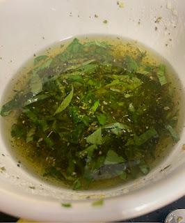 ENSALADA DE MELOCOTÓN Y BURRATA ENSALADA DE MELOCOTÓN Y BURRATA