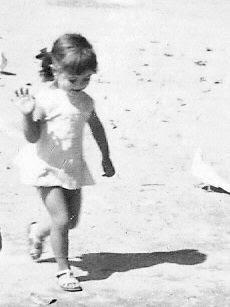 LAS CUATRO Y DIEZ... reposición. LAS CUATRO Y DIEZ... reposición.