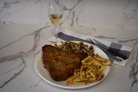 Cachopo con patatas y champiñones