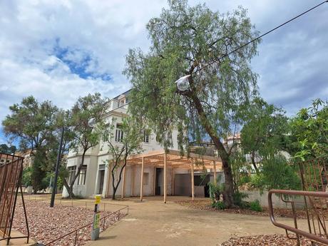 Jardines con cafetería y la Casa de Canals-Junyer: nuevo espacio comunitario en Barcelona
