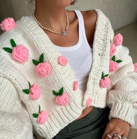 Fácil y Terapéutico: Cómo empezar a hacer punto y crear prendas bonitas rebeca de punto con flores rosa