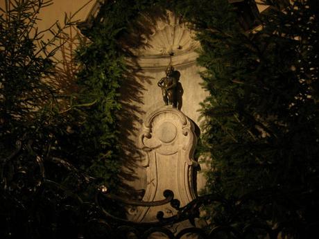 Manneken Pis Bruselas: Guía y Curiosidades