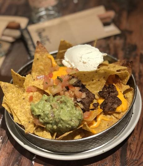 nachos con guacamole chalito