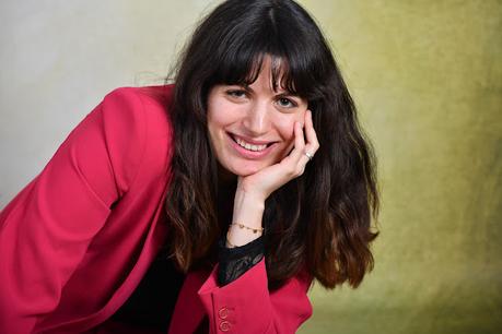 MODALTERNA. Musica al dia.Raquel Sobrado: La artista emergente que cautiva con su talento y visión.