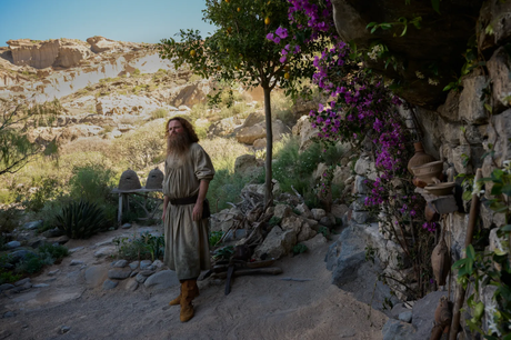 Rory Kinnear da vida a Tom Bombadil en la segunda temporada de ‘El Señor de los Anillos: Los Anillos de Poder’. Primeras imágenes.