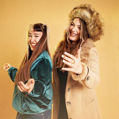 CARMEN Y MARÍA: 'MÍRALAS'