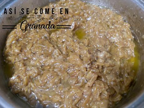 Risotto de ajo negro