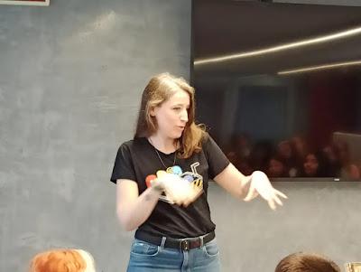 Disfressa al teu llibre a la Biblioteca Sofia Barat