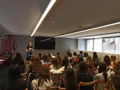 Disfressa al teu llibre a la Biblioteca Sofia Barat