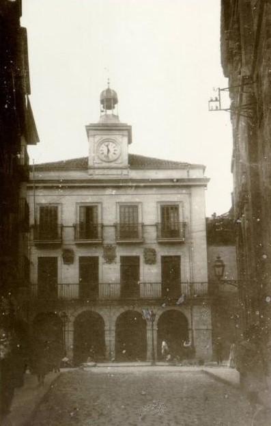 EL AYUNTAMIENTO DE LA PLAZA VIEJA DESDE LA COMPAÑÍA