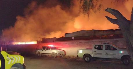 Incendio en fraccionamiento San Angelin 2 afecta a tres empresas