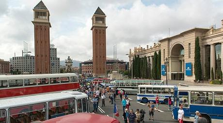Desfile de autobuses clásicos en Barcelona para viajar a través del tiempo Desfile de autobuses clásicos en Barcelona para viajar a través del tiempo