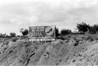 EJEMPLARES MOMENTOS DE LA INDUTRIA DEL CALZADO  Sesenta y ocho años de una premonición compartida. La Feria del Calzado y las Fiestas de Moros y Cristianos.