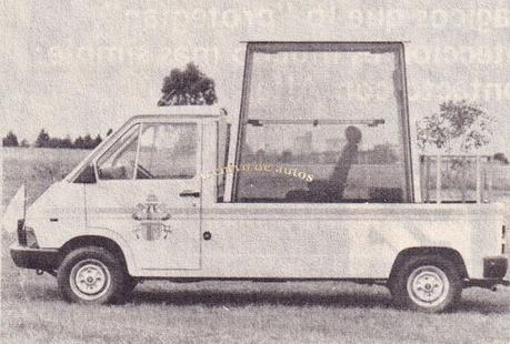 Papamóvil Renault Trafic del año 1987 del Museo de la Industria