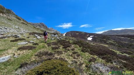 Subiendo por los Puertos de Cuetalbo hacia Peña Orniz