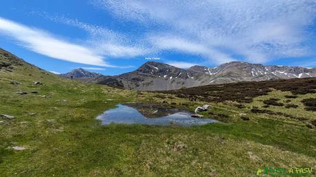 Laguna en la zona de los Puertos de Covalancha