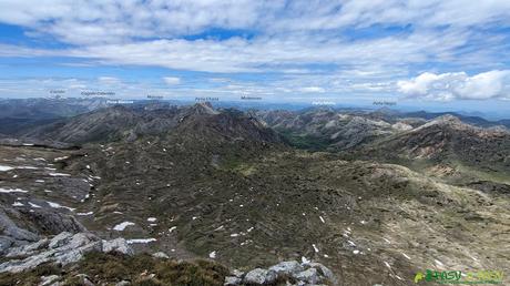 Vista desde Peña Orniz hacia las montañas de Teverga y Somiedo