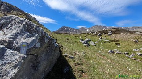 Señalización sobre roca