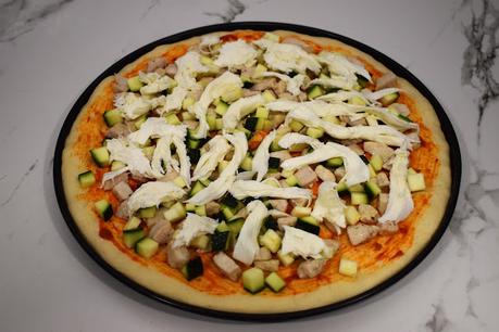 Pizza de pollo y calabacín
