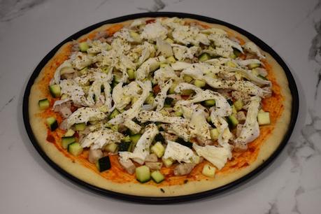 Pizza de pollo y calabacín