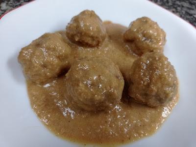 Albóndigas en salsa  con almendra