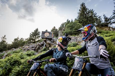 El irlandés Ronan Dunne se corona campeón absoluto con doble triunfo en Red Bull Hardline 2024 Tahnée Seagrave & Jess Blewitt