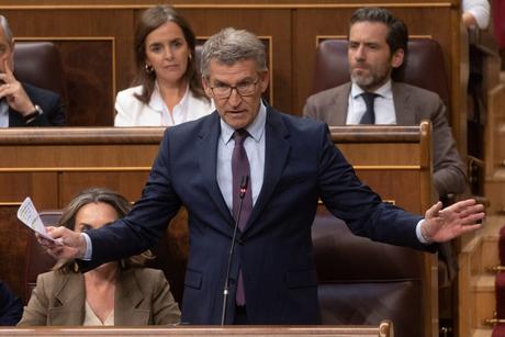 Feijóo ve en la carta de Sánchez un «insulto» a los jueces y a los españoles y llama a «responder» en las urnas