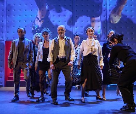 PRESENTACIÓN | Festen, el clásico de Thomas Vinterberg que navega en la incomodidad. PRESENTACIÓN | Festen, el clásico de Thomas Vinterberg que navega en la incomodidad.