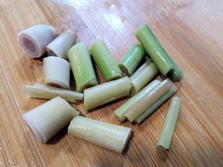 SOPA THAI DE COCO Y CURRY ROJO CON LANGOSTINOS.