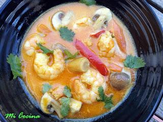 SOPA THAI DE COCO Y CURRY ROJO CON LANGOSTINOS.
