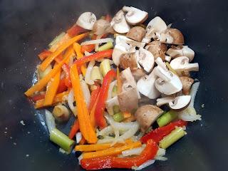 SOPA THAI DE COCO Y CURRY ROJO CON LANGOSTINOS.