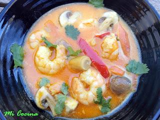 SOPA THAI DE COCO Y CURRY ROJO CON LANGOSTINOS.