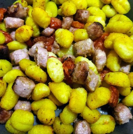 Ñoquis con salchichas en la Airfryer