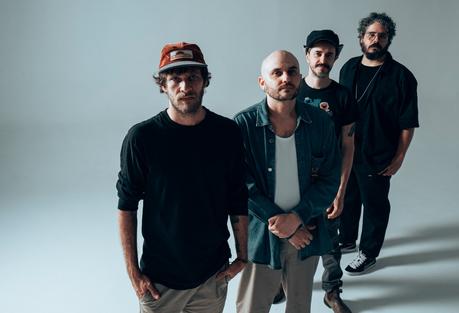 ‘Ceros & Unos’ es el tercer disco de estudio de la banda de rock colombiana Volcán Volcán - 'Ceros & Unos' 3