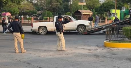 Localizan los cuerpos de tres personas con signos de violencia en la plaza principal de Rioverde