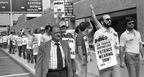 Cuando Reagan despidió a los controladores aéreos
