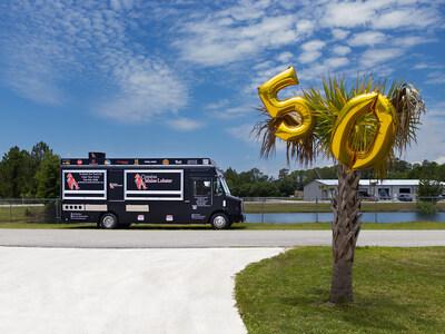 Premier Food Trucks marca un hito con la construcción personalizada número 50 para Cousins ​​Maine Lobster, se planean 15 unidades más