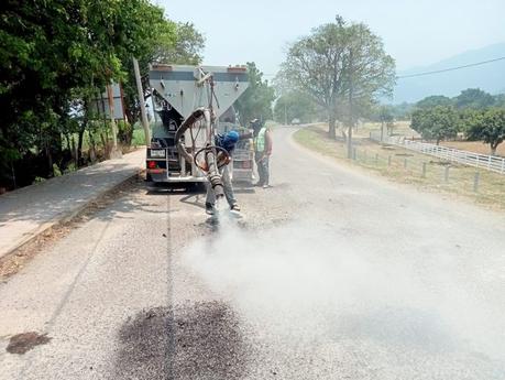 Gobierno estatal rehabilita 249 kilómetros de caminos en San Luis Potosí