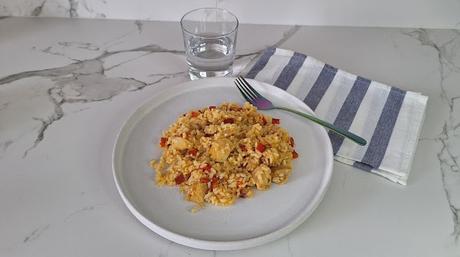 Arroz con pechuga de pollo adobada y verduras