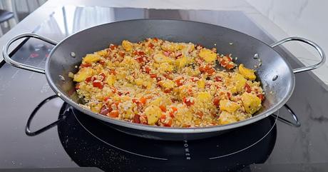 Arroz con pechuga de pollo adobada y verduras
