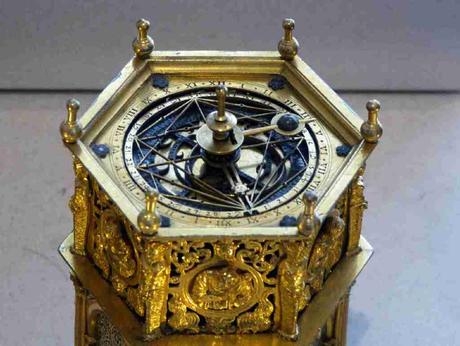 Relojes astrolábicos del Petit Palace en Paris
