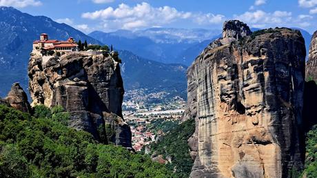 GRECIA : LOS MONASTERIOS VERTICALES DE METEORA GRECIA : LOS MONASTERIOS VERTICALES DE METEORA