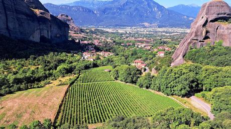 GRECIA : LOS MONASTERIOS VERTICALES DE METEORA GRECIA : LOS MONASTERIOS VERTICALES DE METEORA