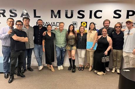 Naiara firma con Universal Music