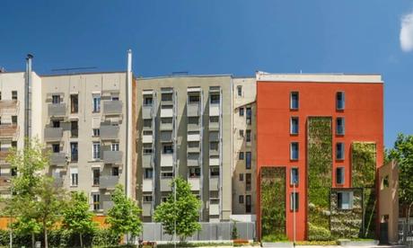 Barcelona renovará 17 jardines verticales en la ciudad