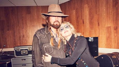 Miley Cyrus presenta Stand By You Billy Ray Cyrus, Miley Cyrus
