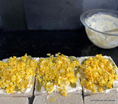 Sandwich de Huevo, Pepinillo y más #PepinoInternationalDay